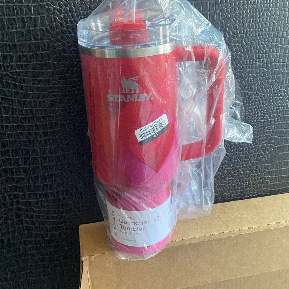 NEW Stanley Red and Pink Heart Mug with Handle Valentines Day 40 oz - Picture 4 of 5